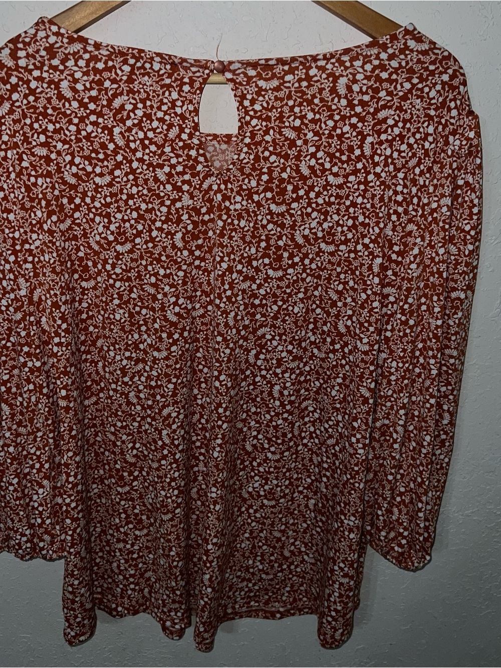 Adrianna Papell Rust Orange Colored White Floral Print Long Sleeve Blouse 2X. - Picture 6 of 7